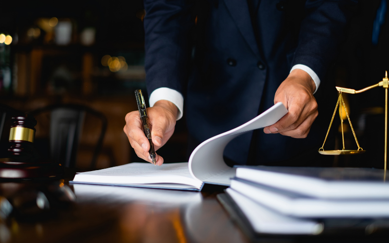 How a Paralegal's Job Differs From a Lawyer's