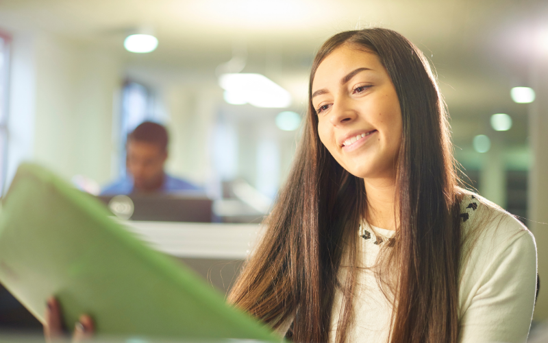 how to become a paralegal